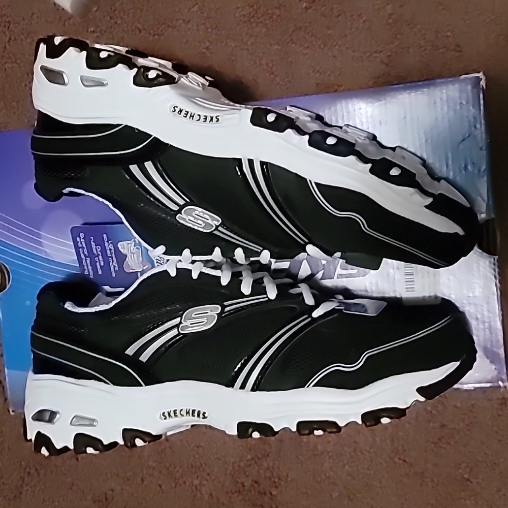 Skechers D'Lites (Black and White) - Picture 4 of 5